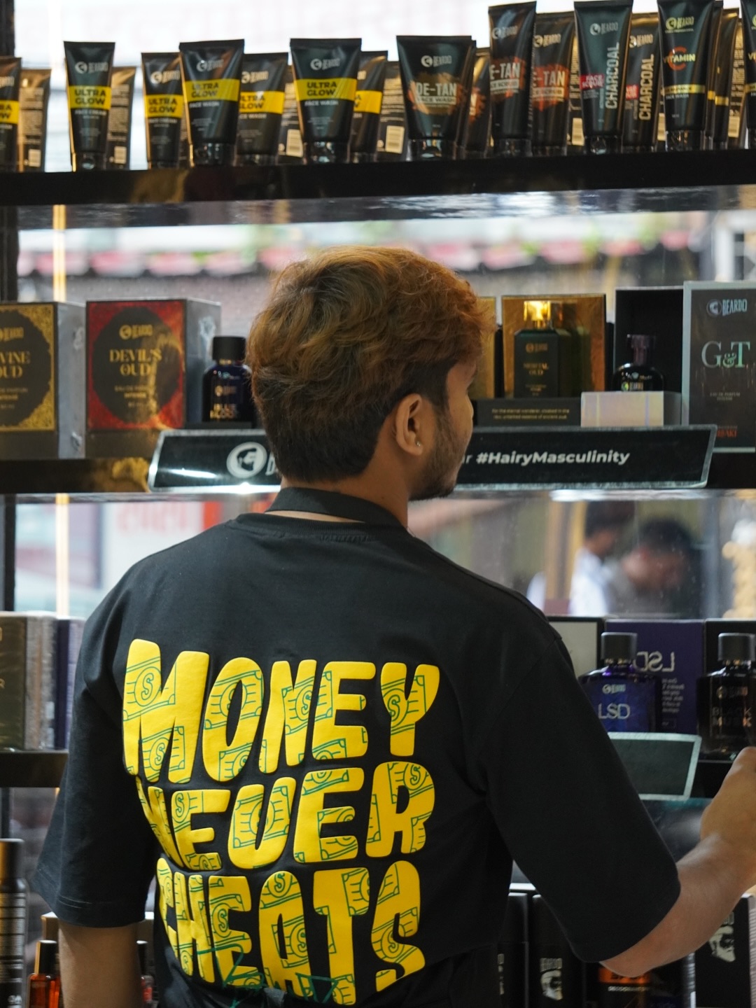 Expert hair stylist at work providing professional hair services in Mandi