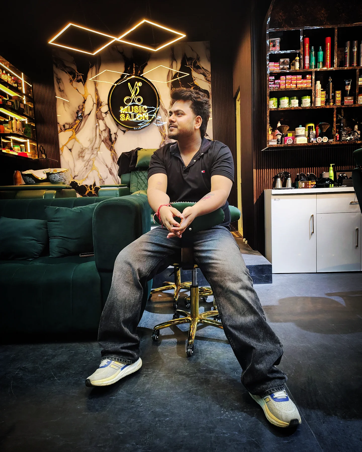 Harry - Chemical Expert & Master Stylist at Music Salon Mandi with 4 years experience